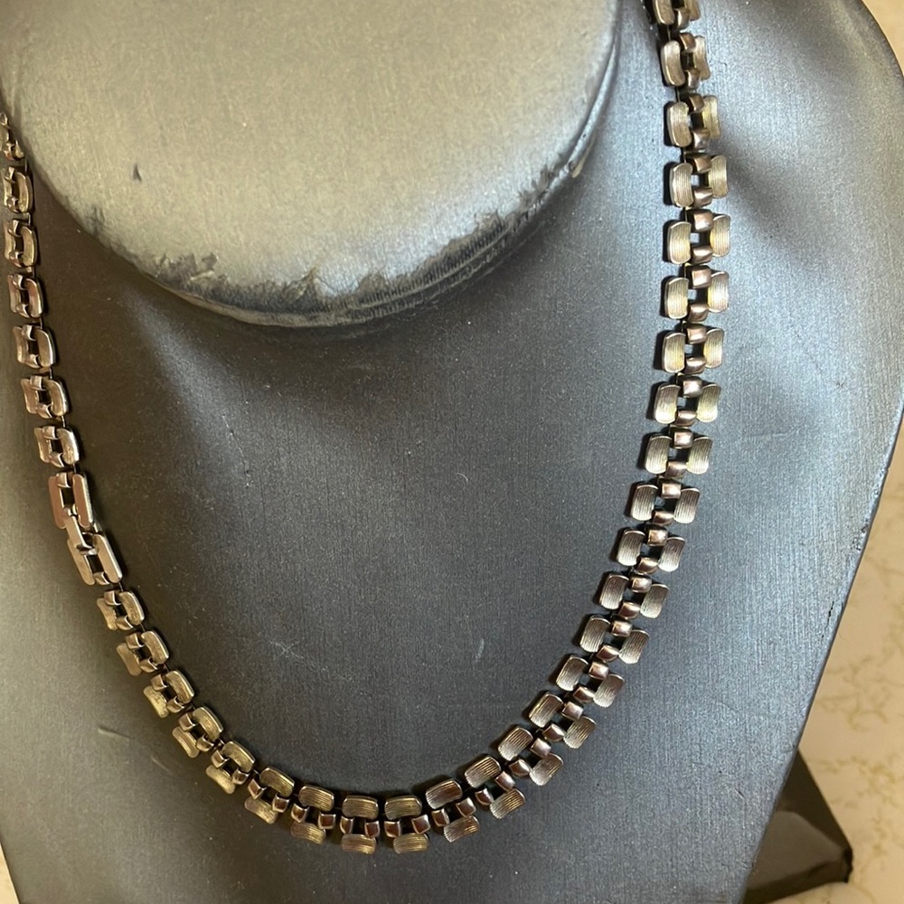 Elegant Silver Necklace